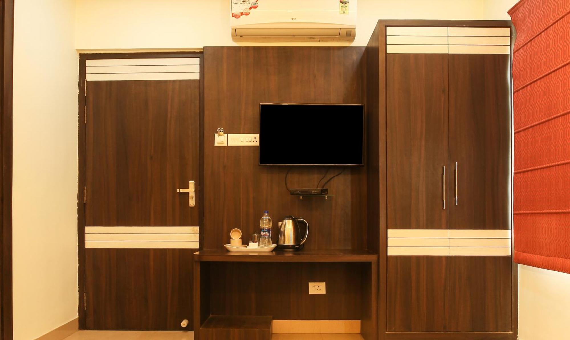 Janki International Sigra 2 Km From Kashi Vishwanath Temple Hotel Varanasi
