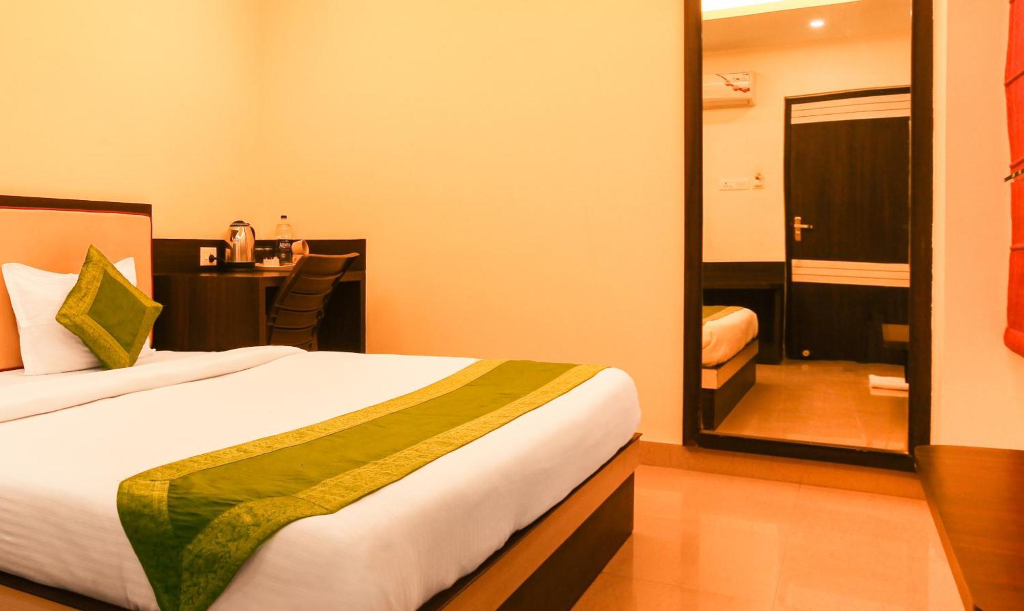 Hotel Janki International Sigra 2 Km From Kashi Vishwanath Temple 3*