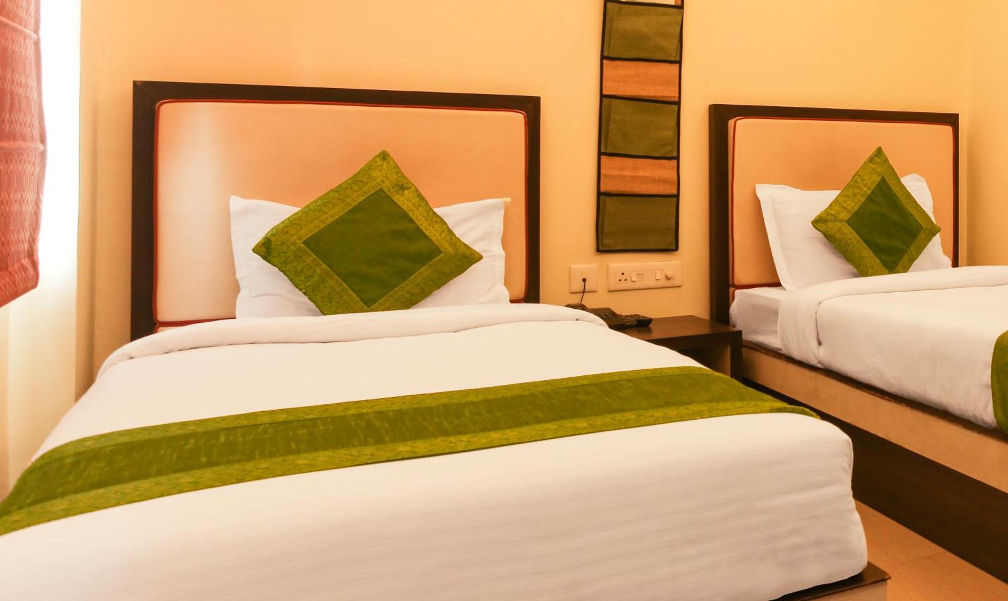 Janki International Sigra 2 Km From Kashi Vishwanath Temple Hotel