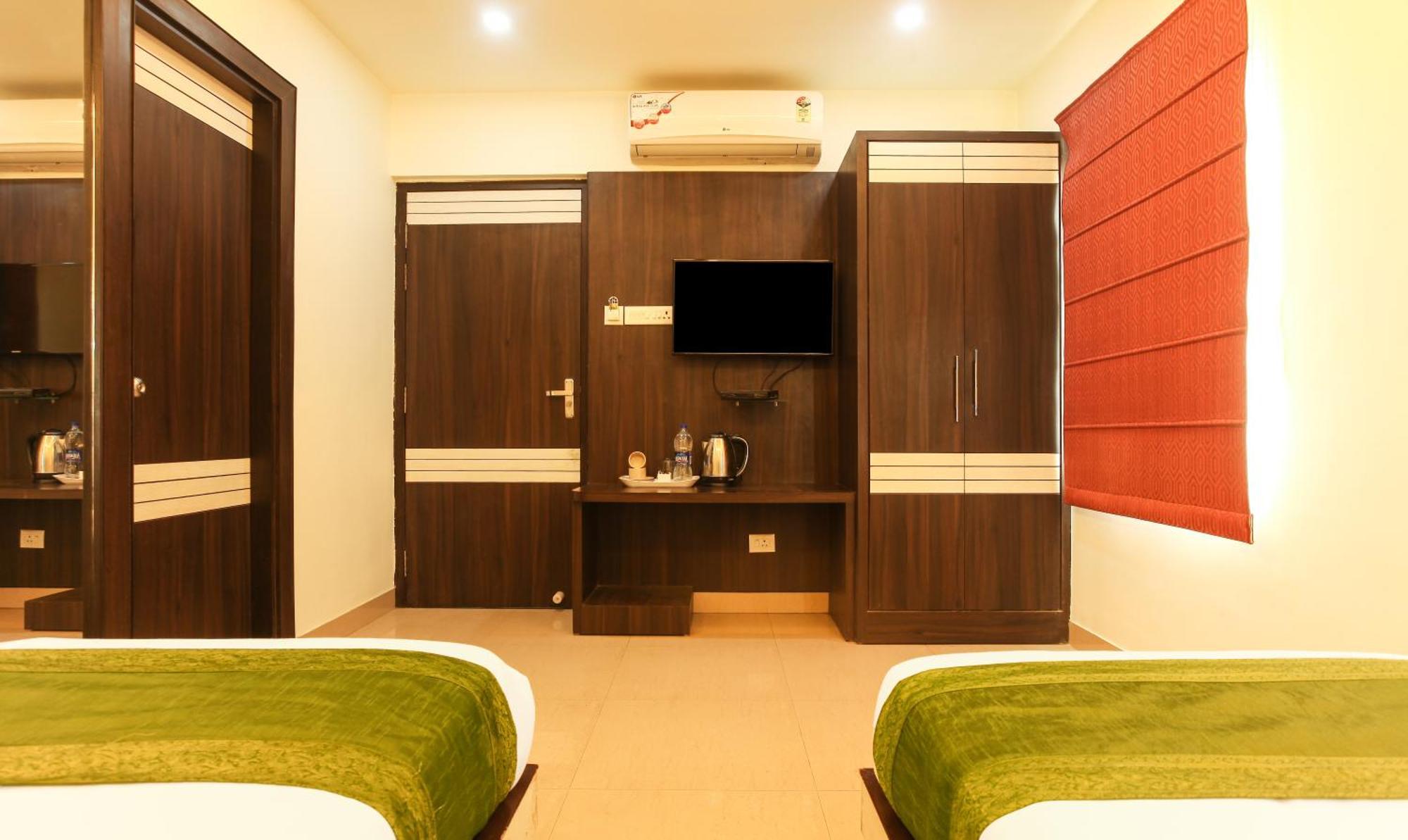 Janki International Sigra 2 Km From Kashi Vishwanath Temple