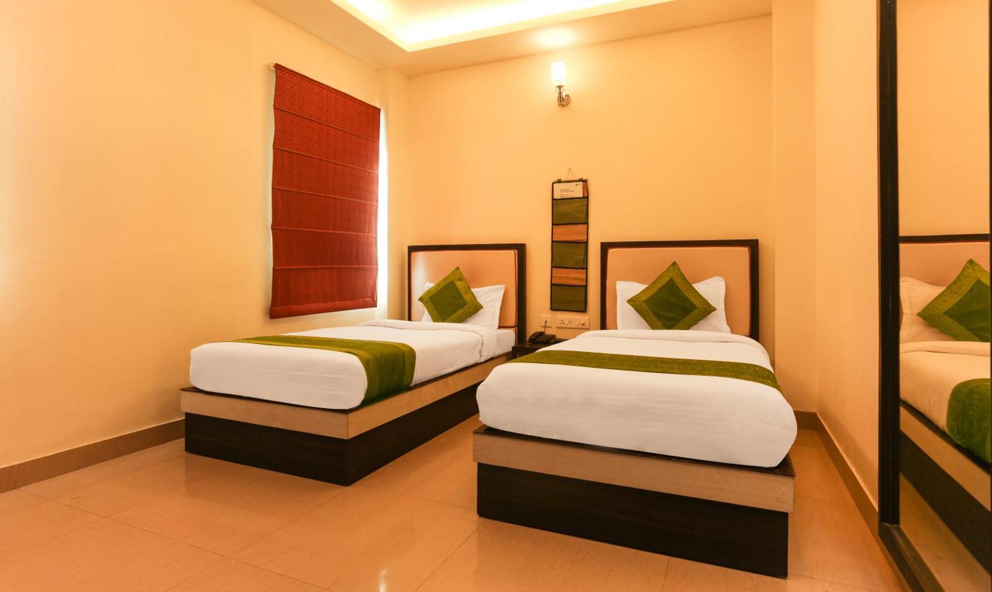 Hotel Janki International Sigra 2 Km From Kashi Vishwanath Temple 3*
