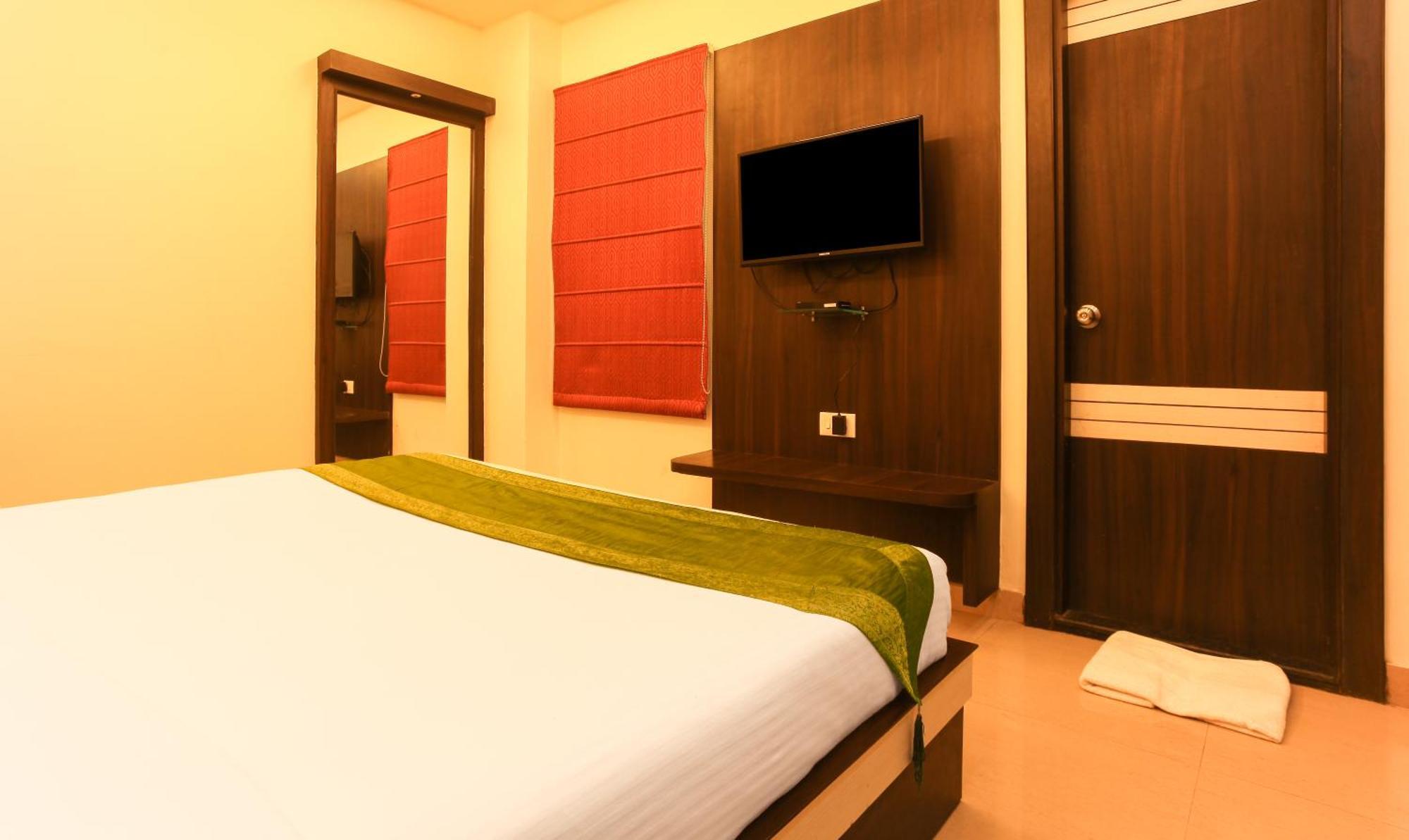 Janki International Sigra 2 Km From Kashi Vishwanath Temple