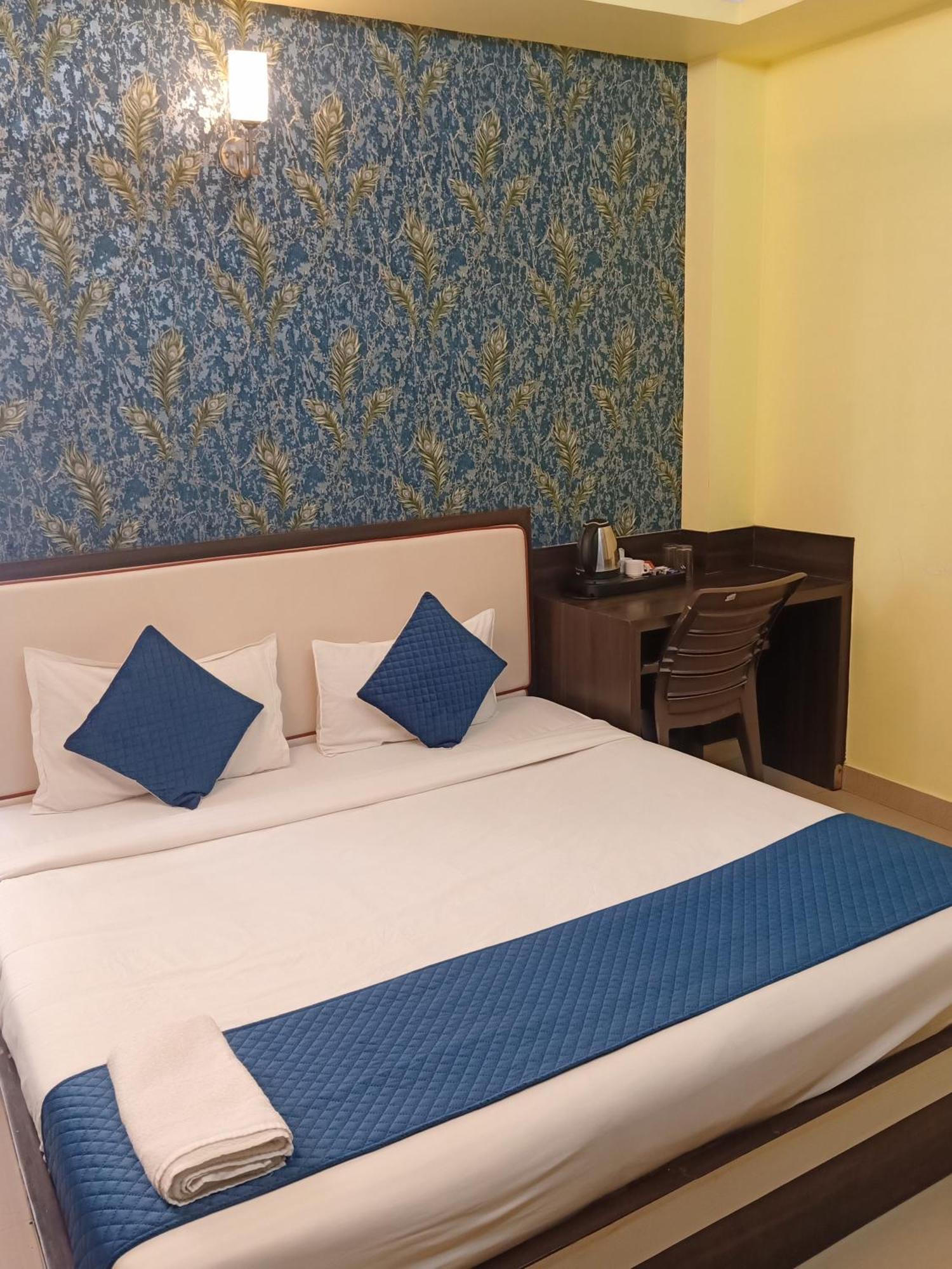 Hotel Janki International Sigra 2 Km From Kashi Vishwanath Temple